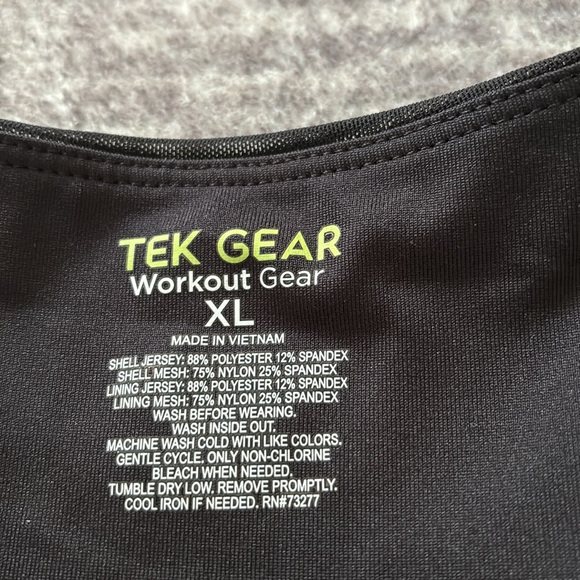 Zip up workout bra ✨New never worn 🌸bundle with other items and save!! - Picture 2 of 4